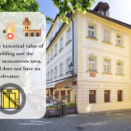 Hotel At The Golden Scissors Прага Екстер'єр фото
