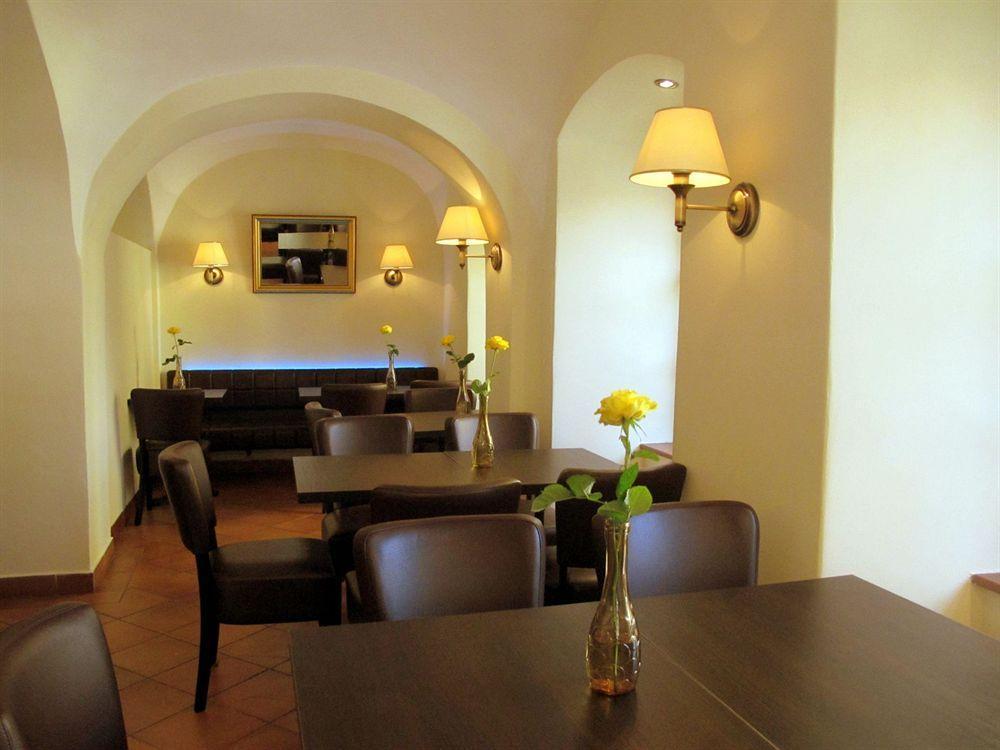 Hotel At The Golden Scissors Прага Екстер'єр фото