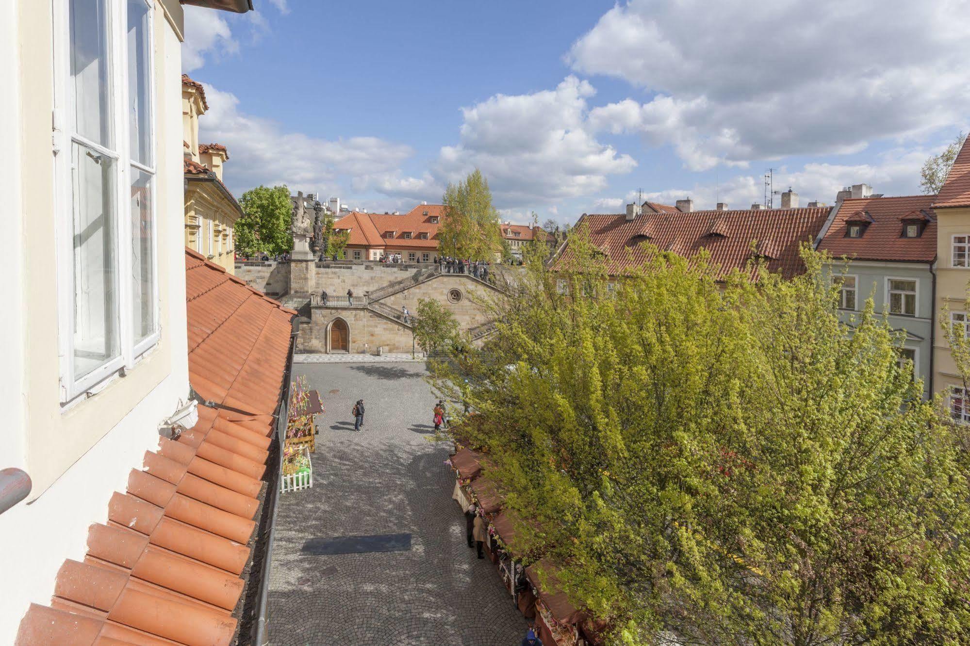 Hotel At The Golden Scissors Прага Екстер'єр фото